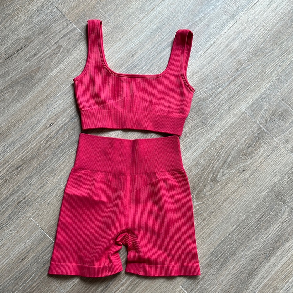 BRAND NEW - NEVER WORN - workout/two piece set
